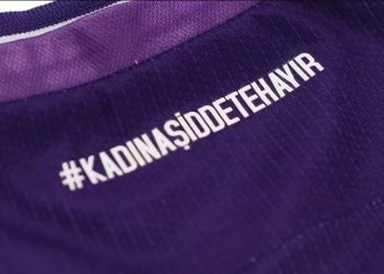 Samsunspor’dan kadına şiddete karşı mor forma