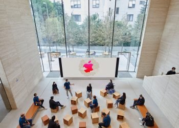 Apple’ın Bağdat Caddesi mağazası açıldı