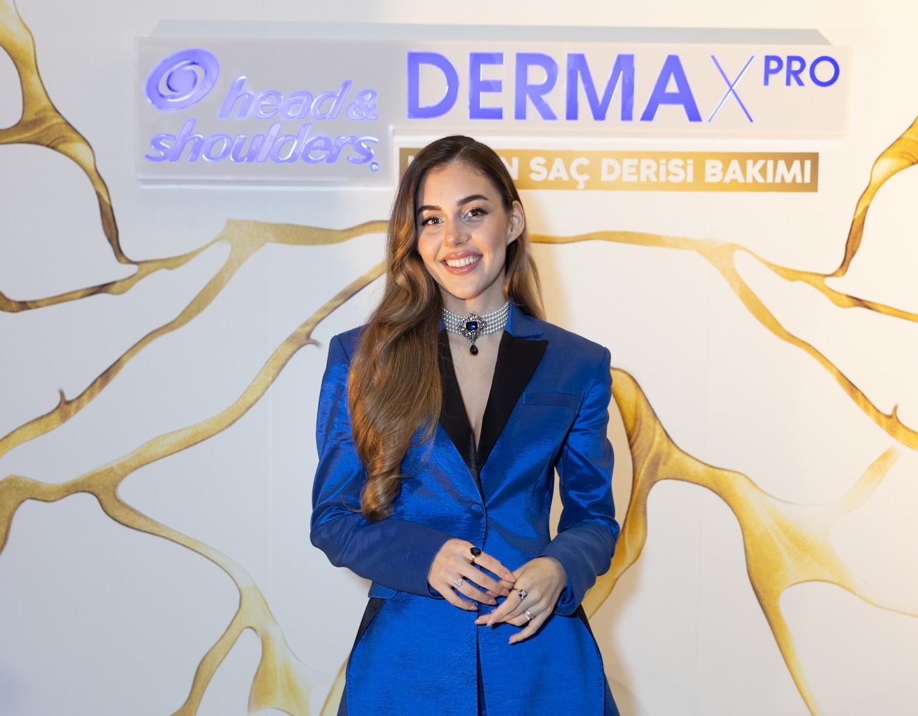 Head&Shoulders DERMAXPRO’nun djital marka yüzü Berfu Yenenler oldu