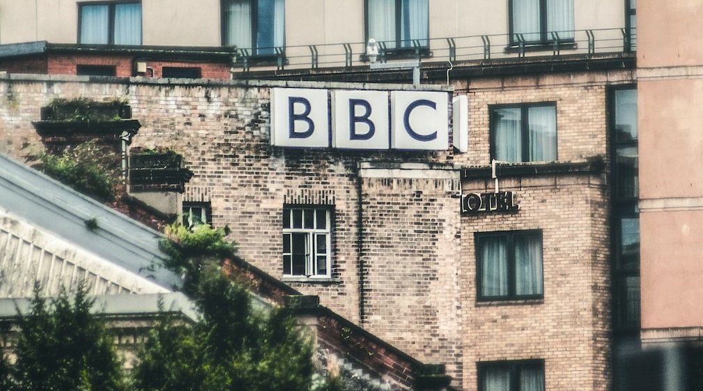 BBC, yalnızca çevrimiçi bir geleceğe doğru ilerlediğini duyurdu