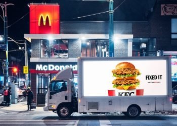 KFC Kanada, McDonald’s’ın “Chicken Big Mac” lansmanını trolledi