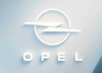 Opel ikonik “yıldırım” logosunu yeniledi