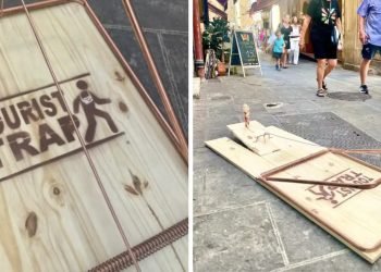 Sokak sanatçısı Toolate “Turist Tuzağı” ile kitle turizmini protesto ediyor