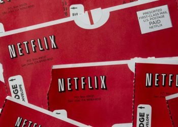 Netflix, müşterilerine 10 film içeren bir zarf göndererek DVD hizmetini sonlandırıyor