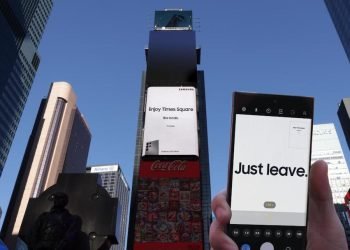 Samsung’un reklam panoları, ultra zoom olmadan neler kaçırdığınızı gösteriyor