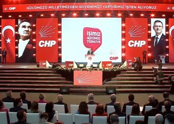 CHP logosunda değişikliğe gitti