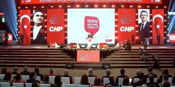 CHP logosunda değişikliğe gitti