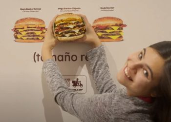 Burger King gerçek boyutlu burgerlerle açık hava reklamcılığına dürüstlük getiriyor