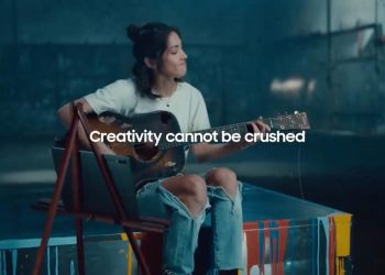 Samsung, Apple’ın “Crush” reklamına “UnCrush” ile yanıt verdi