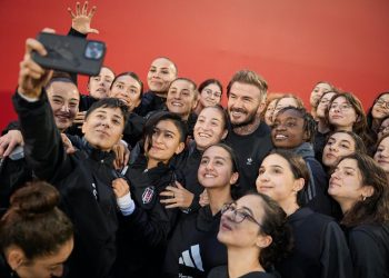 David Beckham, İstanbul’da kız çocuklarıyla bir araya geldi