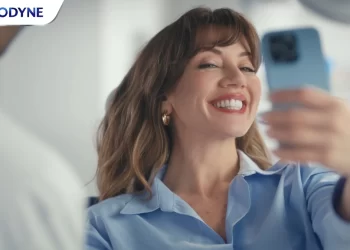 Sensodyne Klinik Beyazlık’ın yeni marka yüzü Gökçe Bahadır oldu