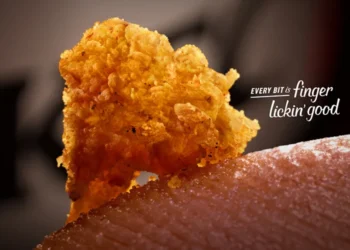 KFC’nin yeni kampanyasında kırıntılar devleşiyor