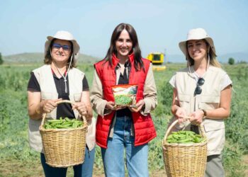 Kadın eliyle gelen bereket: SuperFresh’in ilk hasadı yola çıktı