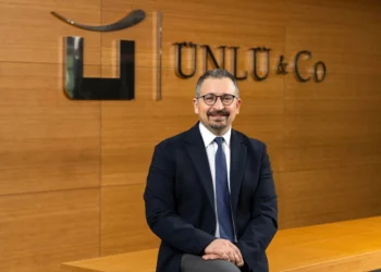 ÜNLÜ & Co’nun yeni İcra Kurulu Başkan Yardımcısı H. Hüsnü Okvuran oldu