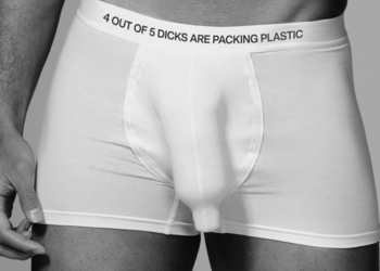 Danimarkalı STK’dan dikkat çeken kampanya: “4 erkekten 5’i plastik taşıyor”