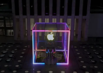Apple tasarım felsefesini vurguladığı filmde Steve Jobs’ı anıyor