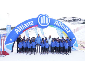 Allianz Türkiye, Palandöken’de kız çocuklarını kayak sporuyla tanıştırdı