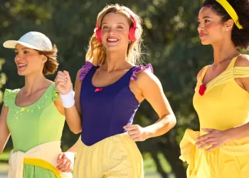 Disney prenseslerinden ilham alan spor giyim koleksiyonunu tanıttı