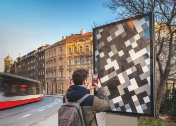KitKat, Prag’daki açıkhava reklamlarını “mola davetine” dönüştürdü