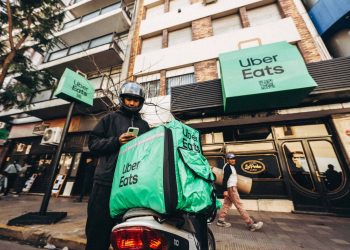 Uber Eats, Arjantin’de restoranları dev teslimat çantalarına dönüştürdü