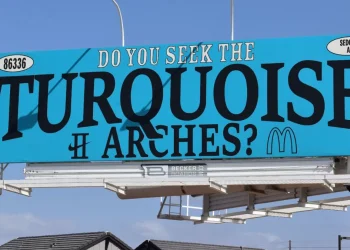 McDonald’s’ın sarı kemerleri neden maviye döndü?